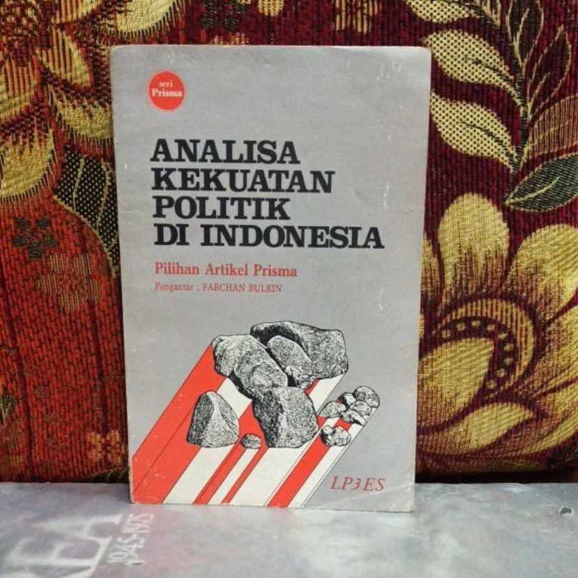 Buku Original ANALISA KEKUATAN POLITIK DI INDONESIA Pengantar FARCHAN BULKIN Bekas