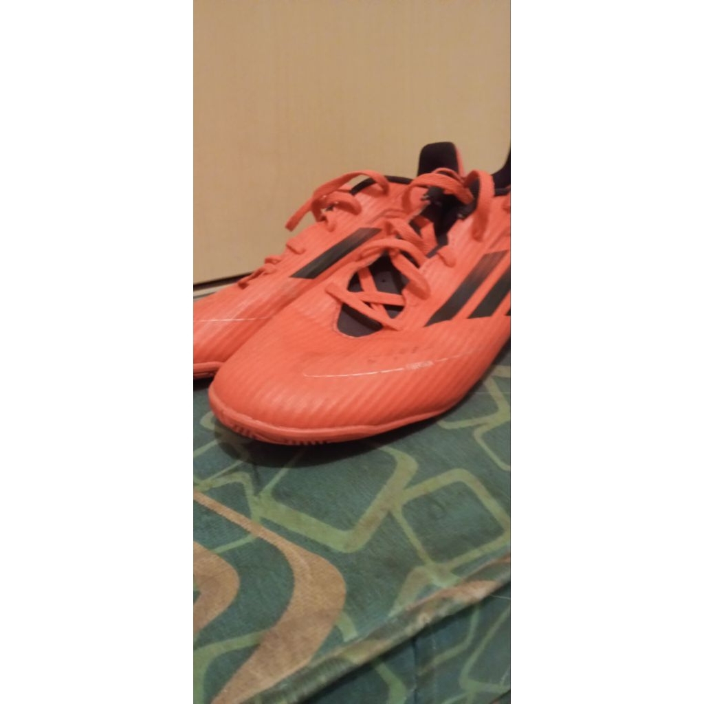 sepatu futsal F50 warna langka