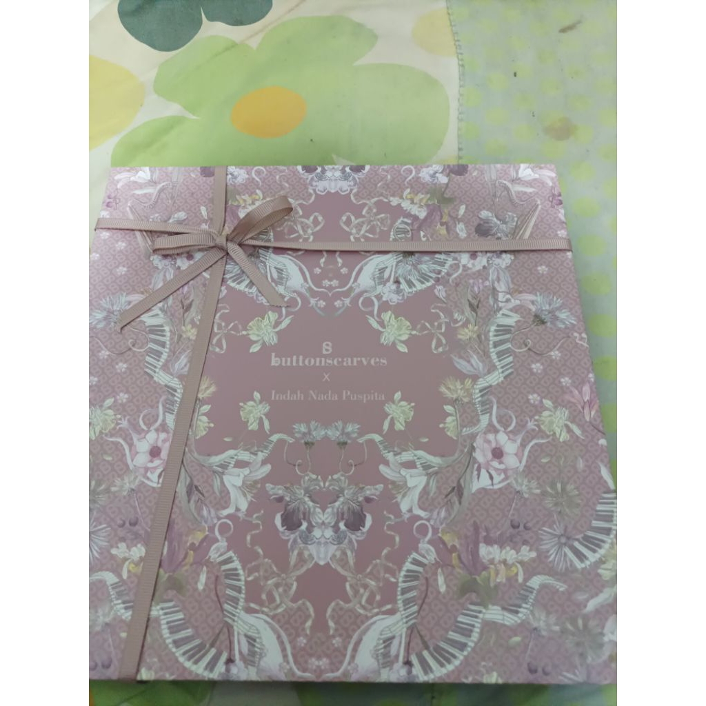 scarf Nada 2.0 buttonscarves