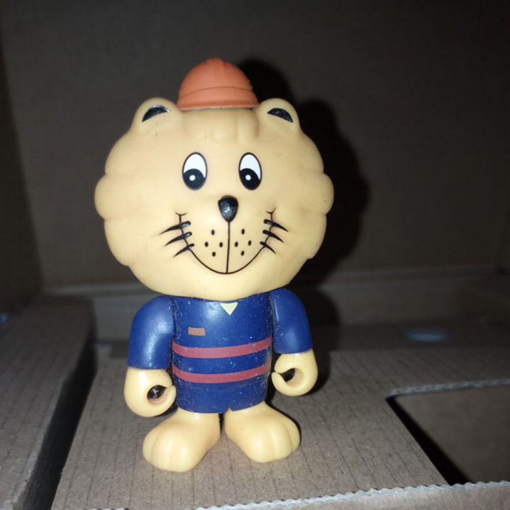 mini figure singa maskot negara singapura