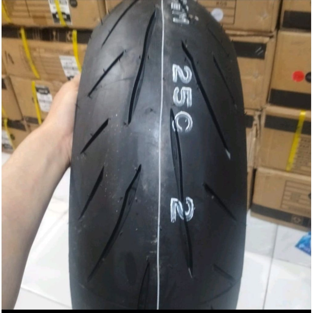 ban luar bridgestone battlax s21 UKuran 190/50/17 ban belakang tubeless
