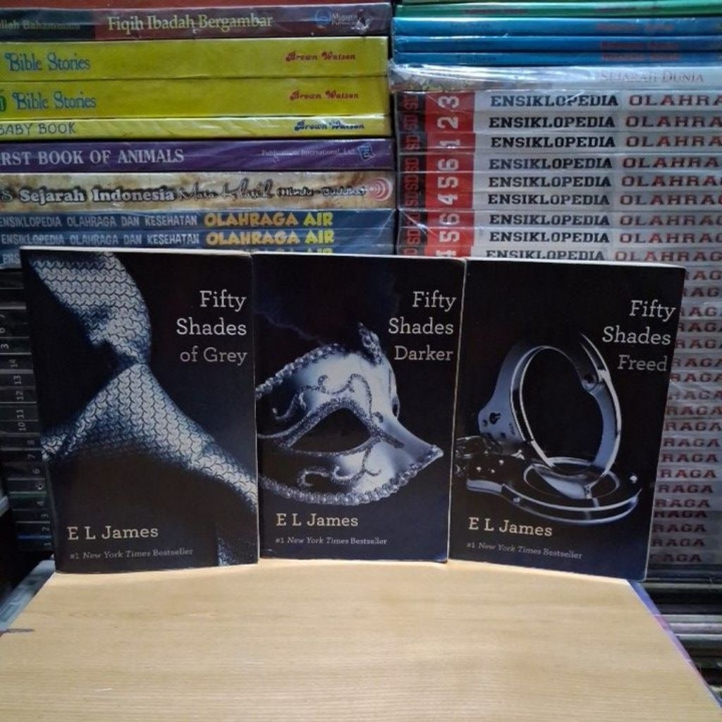 Buku Original FIFTY SHADES OF GREY, FIFTY SHADES DARKER, FIFTY SHADE FREED 1,2,3 R L James