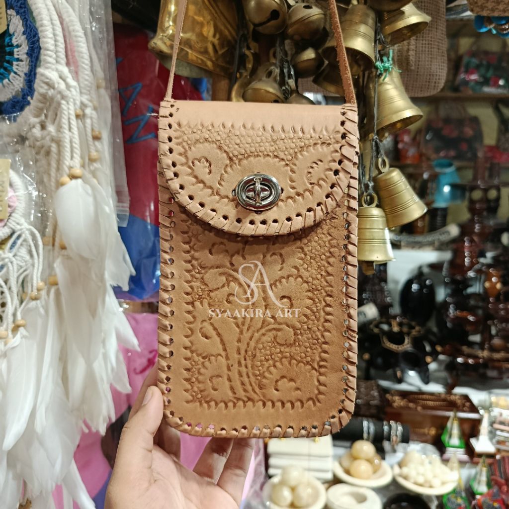 TERMURAH syaakira.art Tas Selempang HP Kulit (Muat HP) SOUVENIR DAN OLEH-OLEH KHAS JOGJA