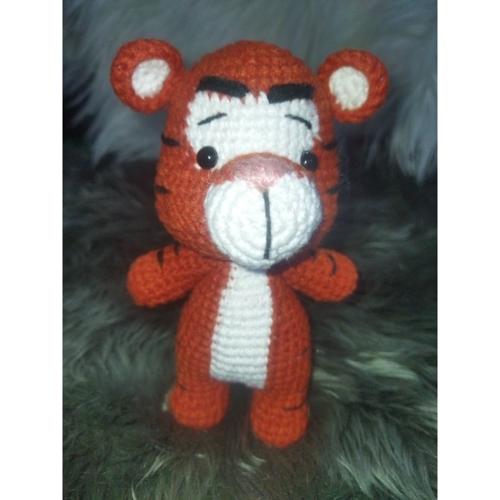 boneka rajut Tigger