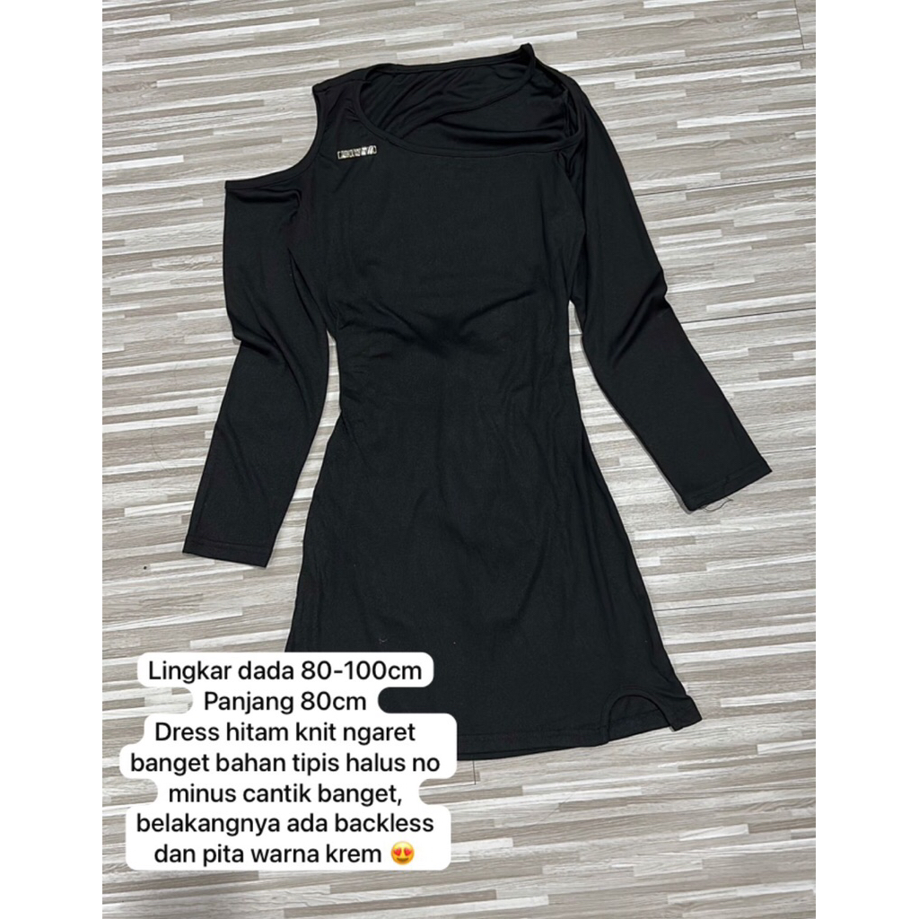 Dress hitam lengan panjang backless