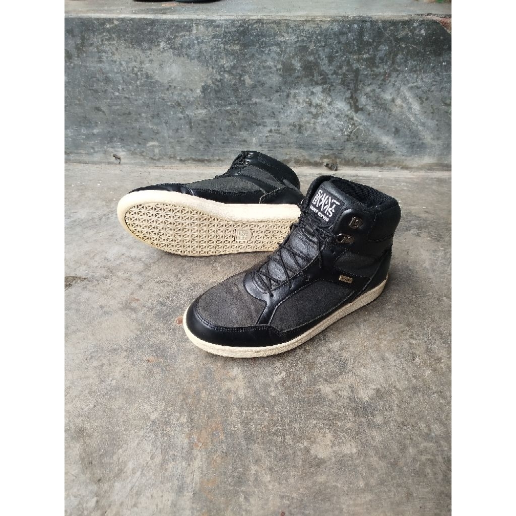 Sepatu Casual SAINT BVVIS Size 41 Kode STUP00219