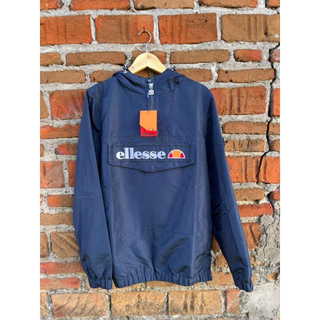Ellesse Jacket Mount 2
