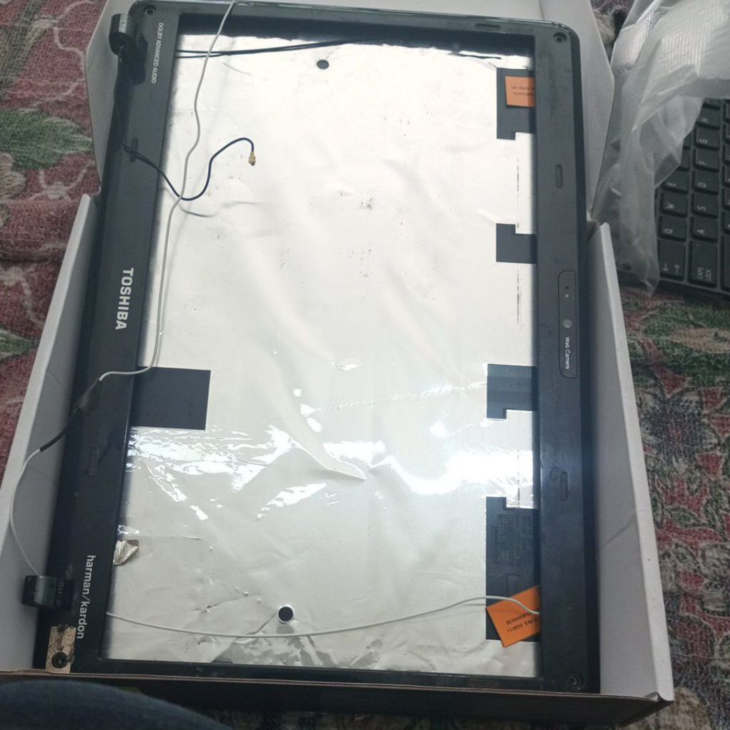 casing layar Toshiba P745 lcd case