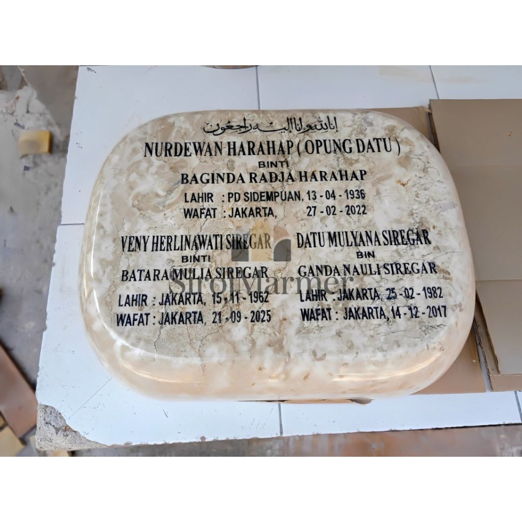Nisan Makam Batu Marmer Alam Utuh Tiga Nama