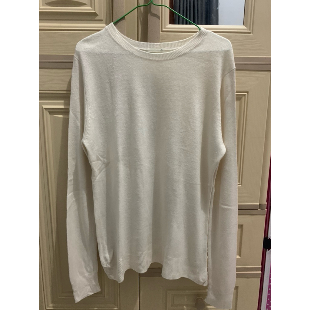 sweater GU uniqlo (preloved)
