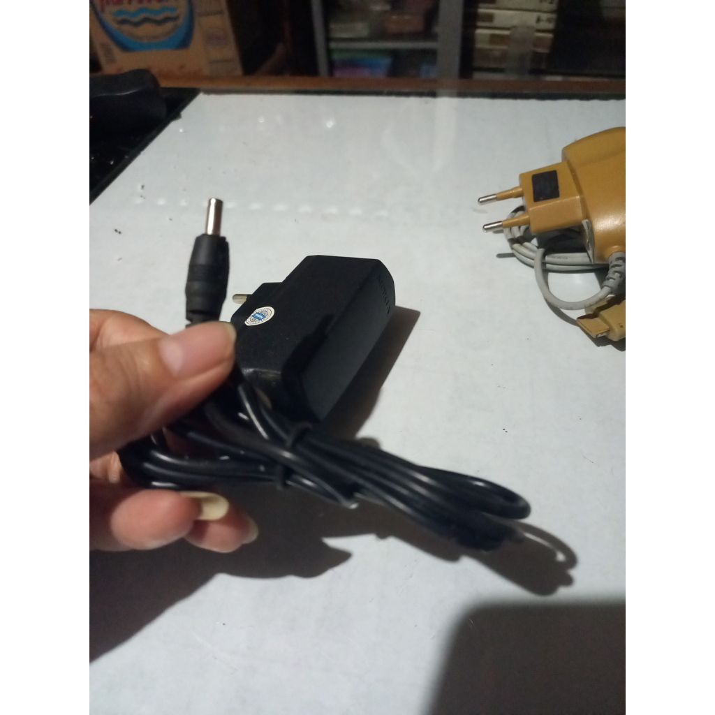 Charger HP Nokia Lama Jadul Lobang Besar