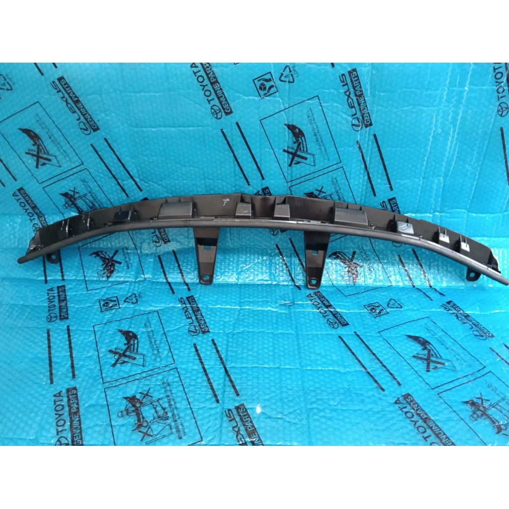BREKET GRIL TOYOTA FORTUNER TAHUN 2012-2015 ORIGINAL