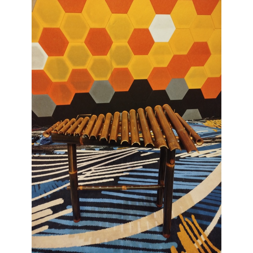 Bonang Awi (Bonang Bambu) berdiri