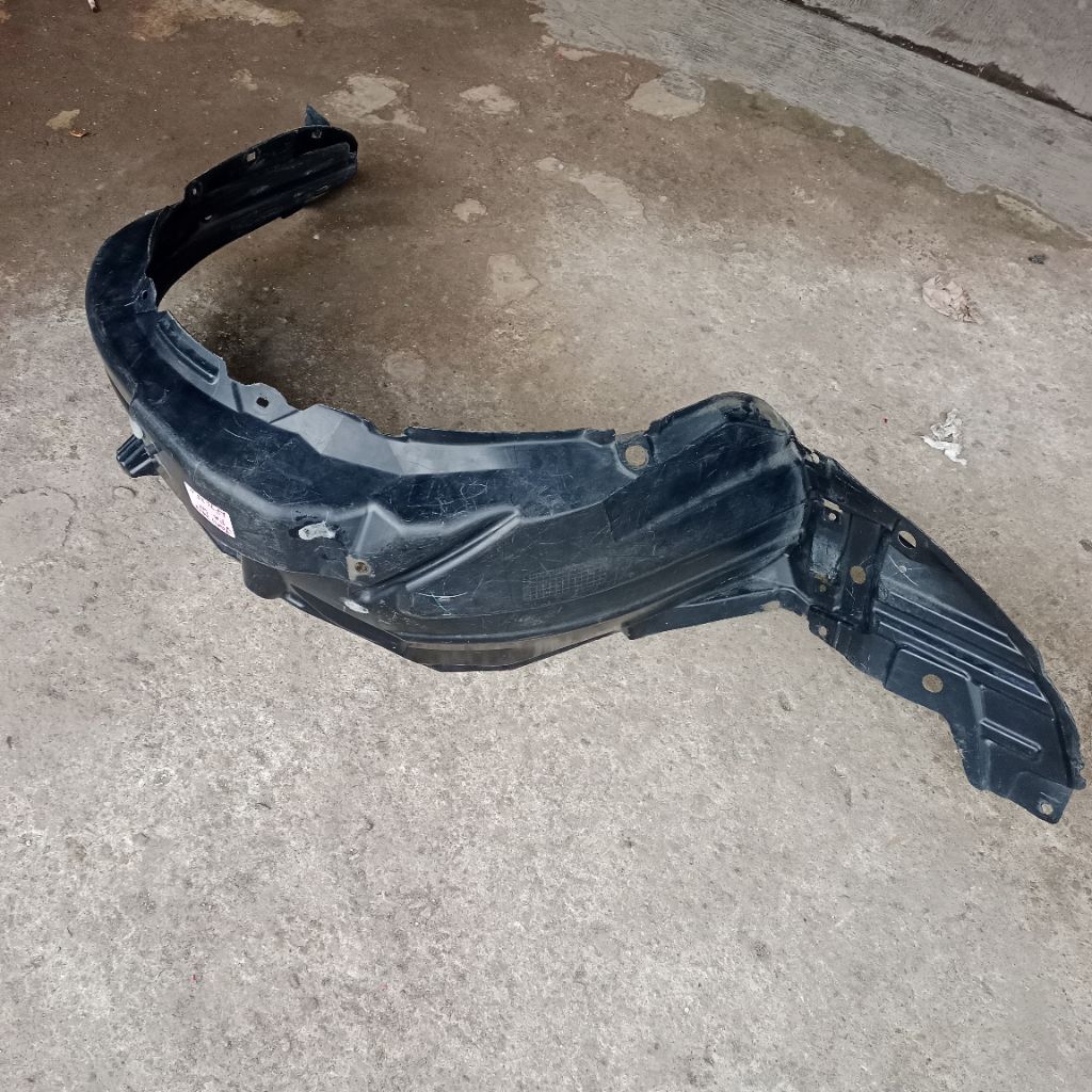 liner Fender Yaris 2018 depan kiri