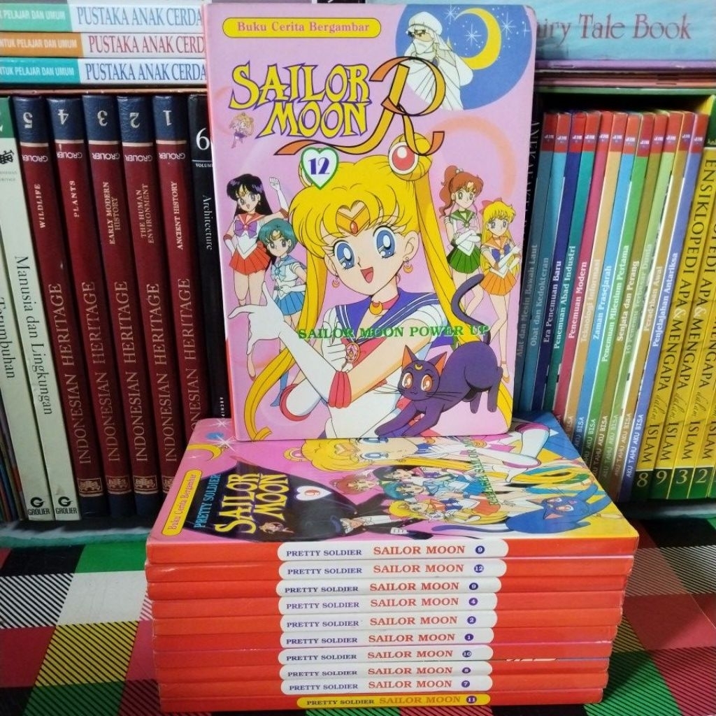 BUKU CERITA BERGAMBAR SAILOR MOON
