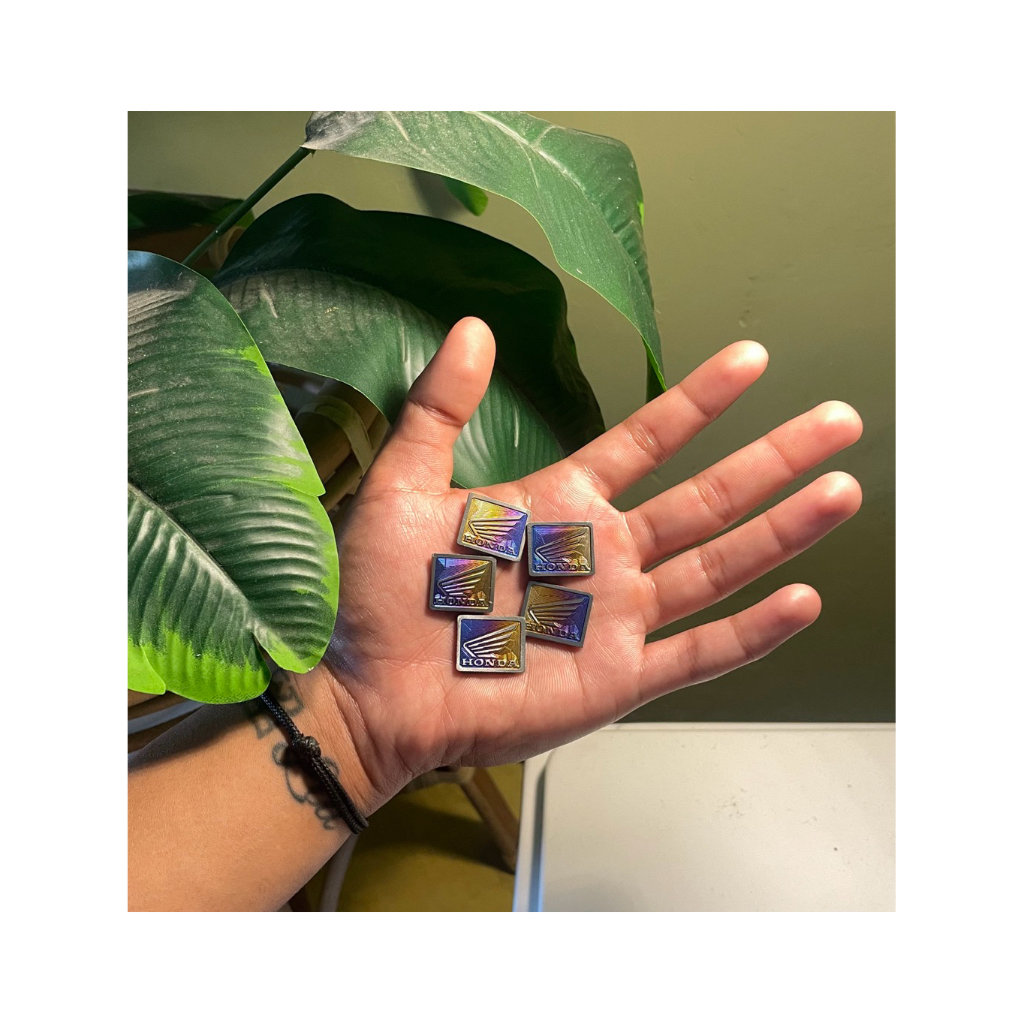 (COD) EMBLEM SPEEDOMETER TITANIUM LOGO HONDA VARIO/PCX/ADV/BEAT 100% ORI