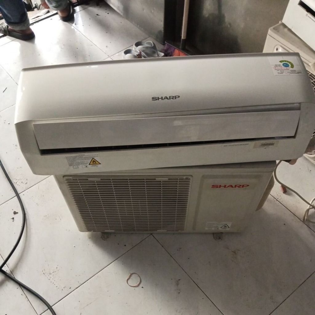 ac second Sharp 1/2pk full freon