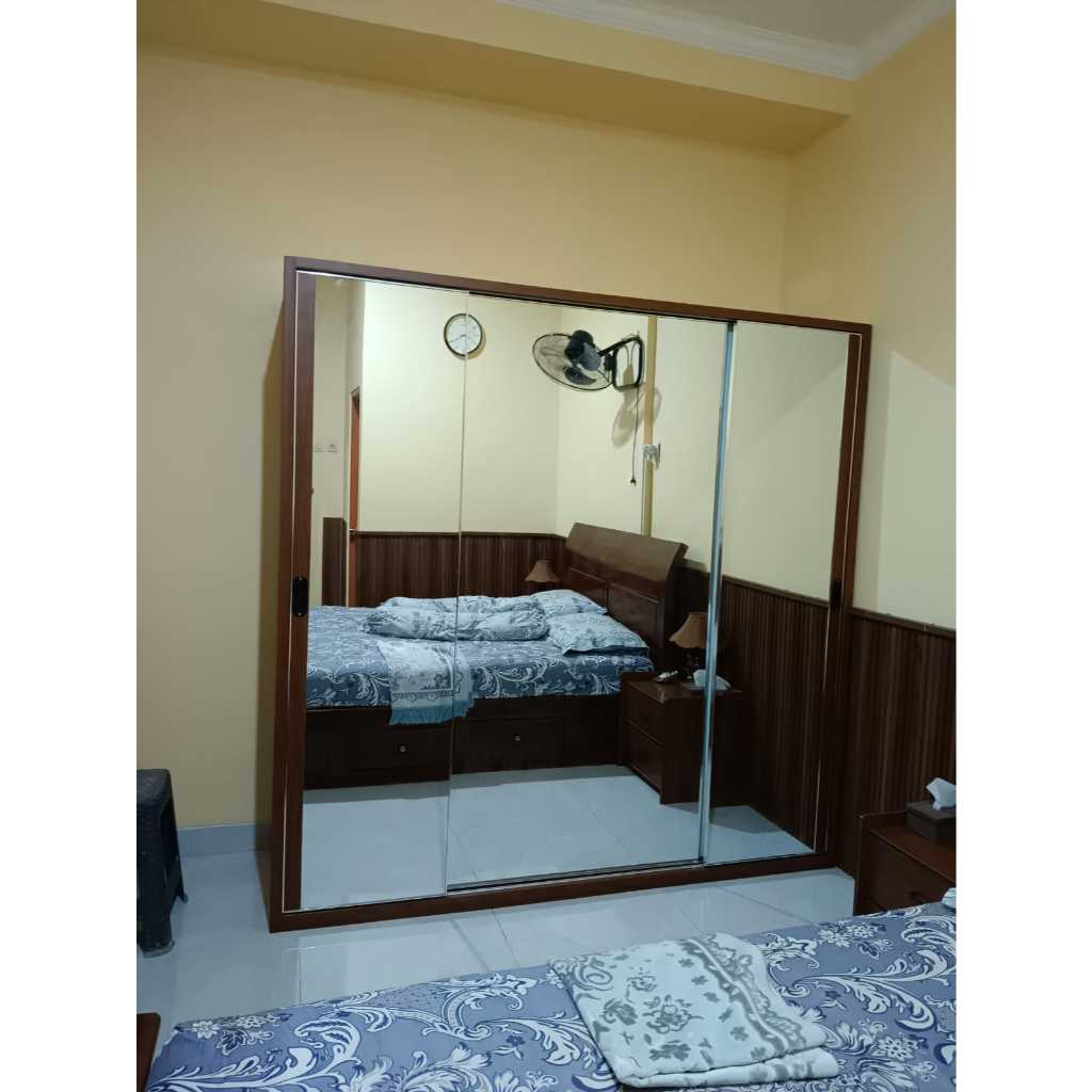 Lemari wardrobe custom murah