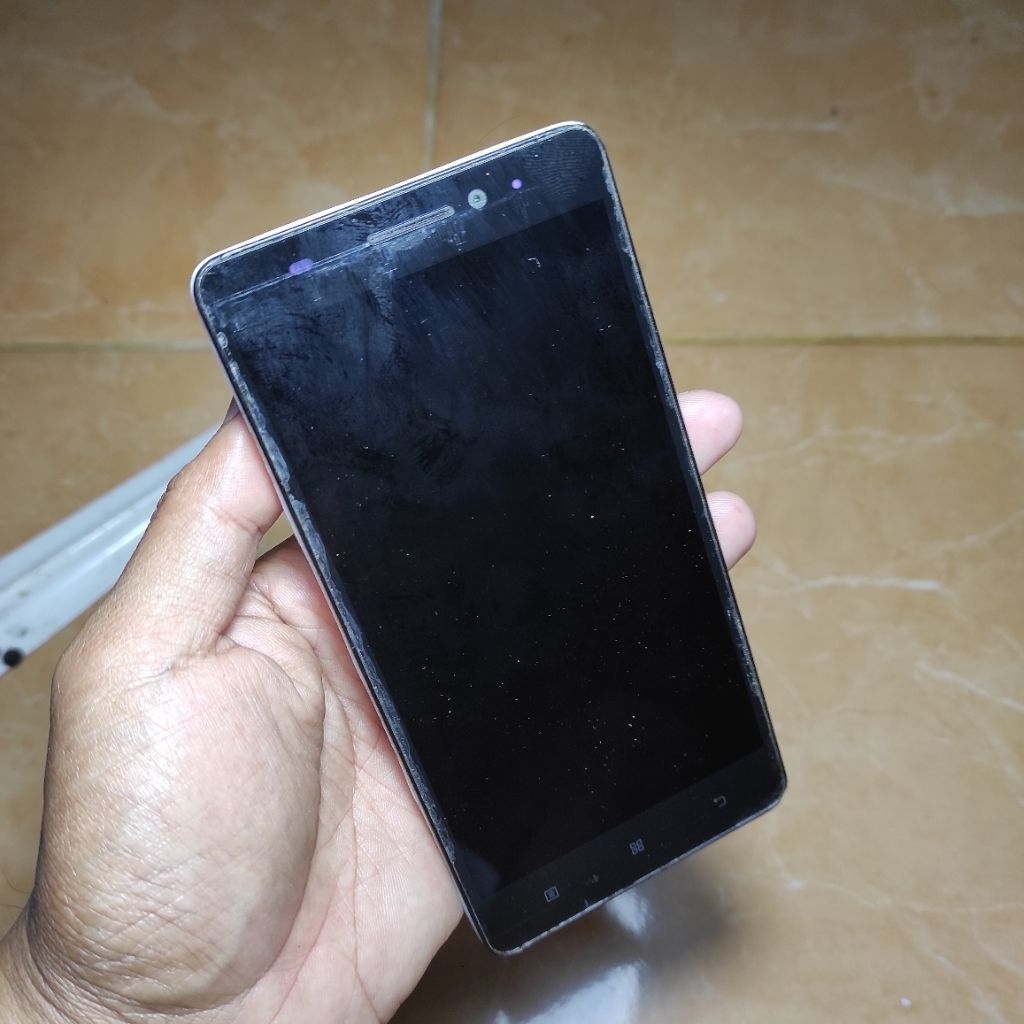 hp Lenovo A7000-a bekas off rusak buat pajangan sesuai di foto (baca diskripsi)