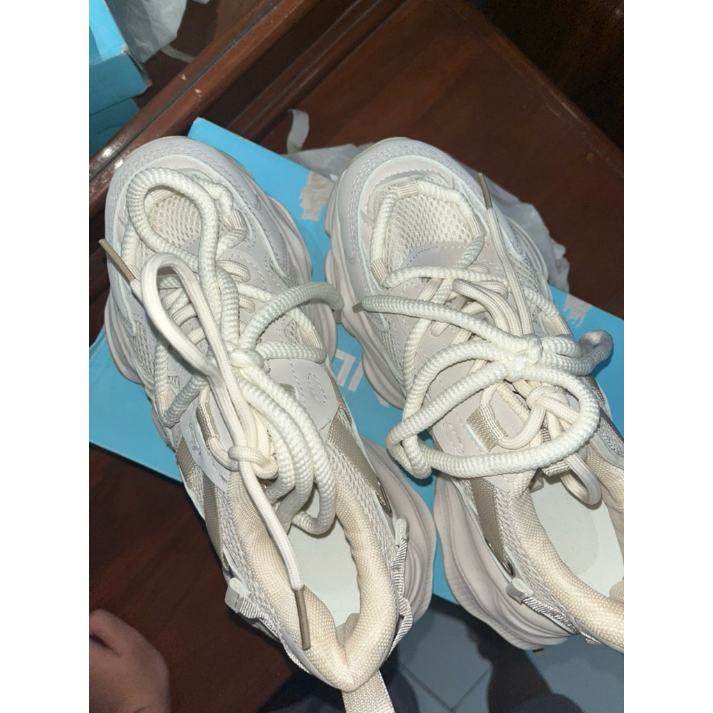 Sepatu Kronikel uk 38