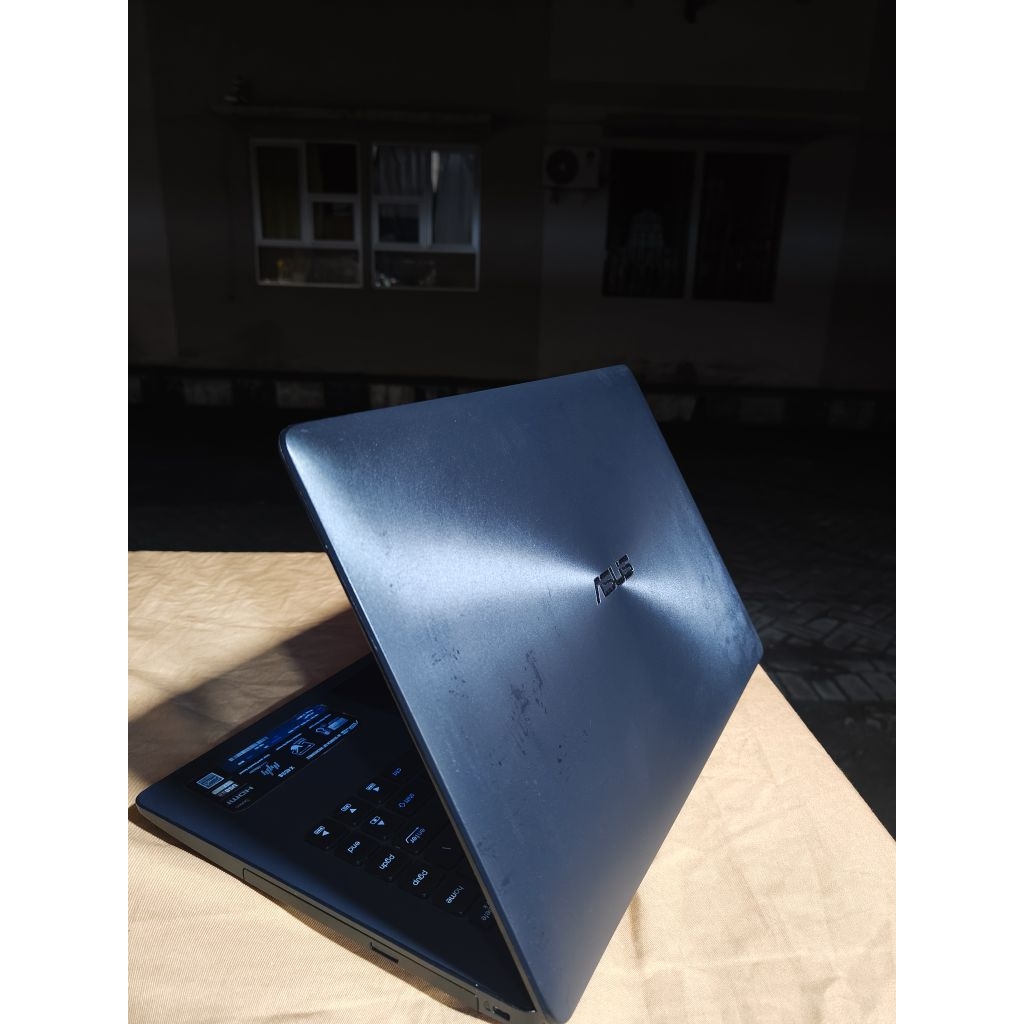 laptop bekas asus 14 inci normal