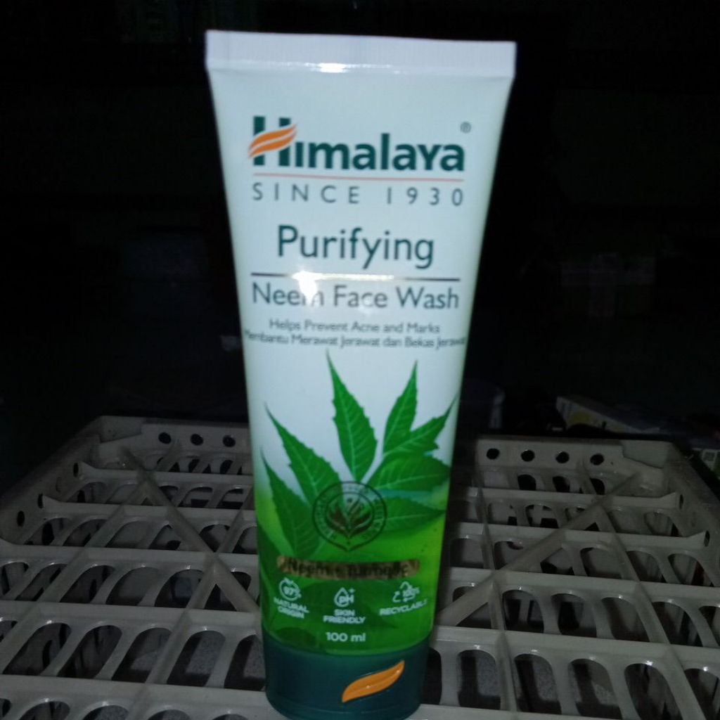 Himalaya Purifying Neem Facewash 100ml/Cleanser/Acne