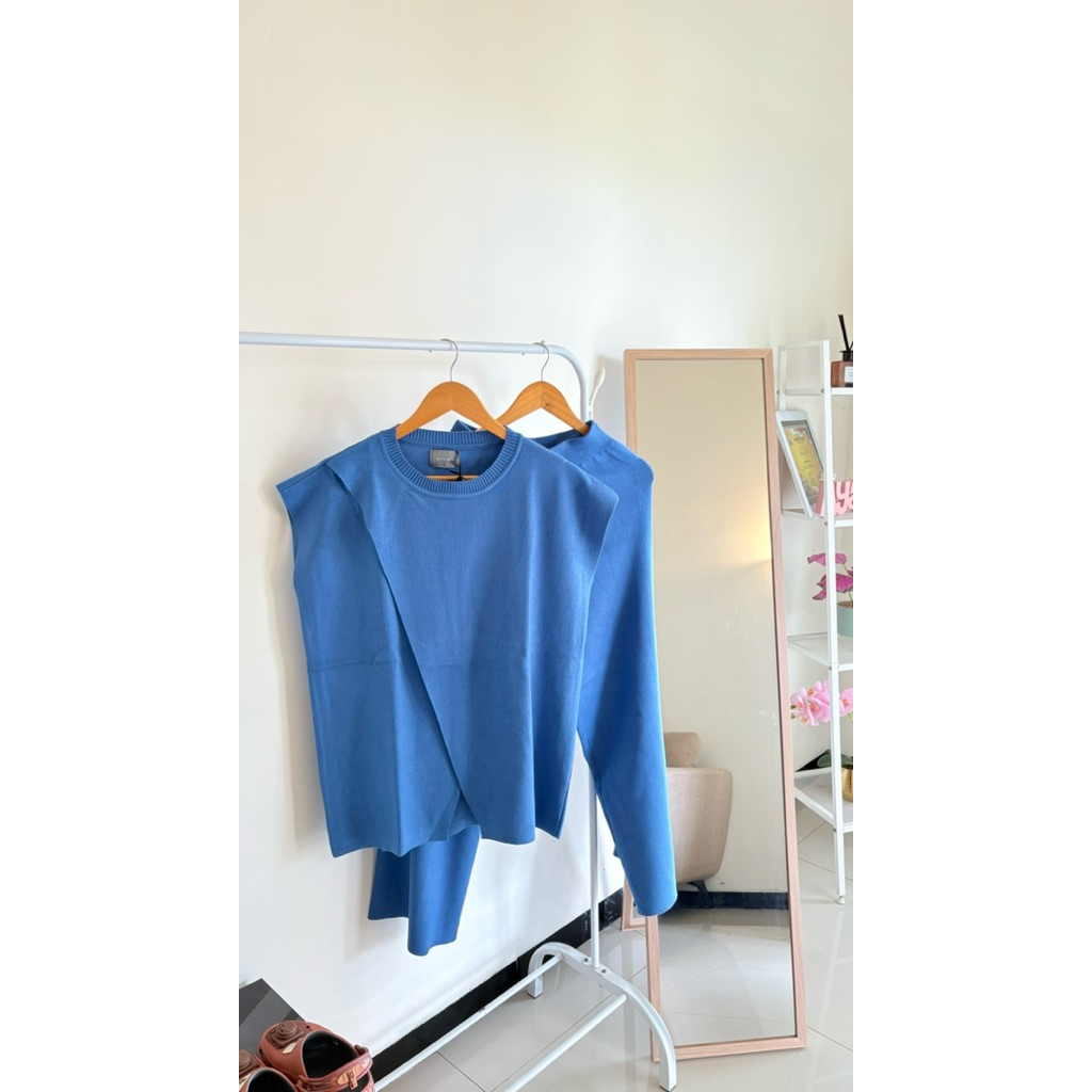 One Set Knit This is April Blue