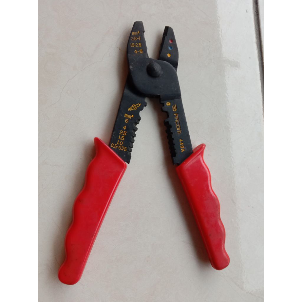 Tang kabel Facom france