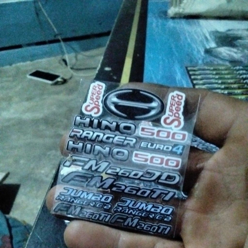setiker logo Hino emblem /setiker miniatur truk Hino 500