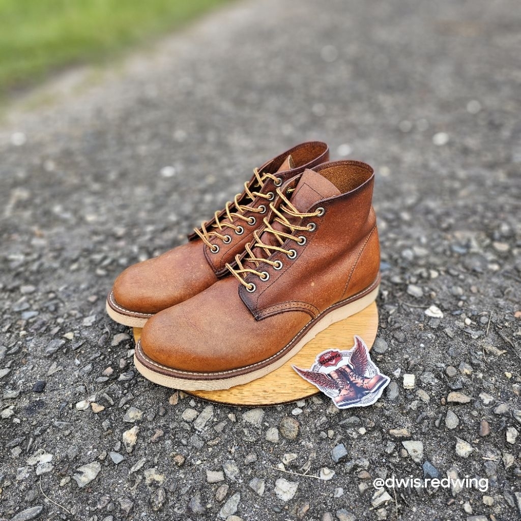 Redwing 9111 Roundtoe Rough ToughSize 10D / 43 insole 28cn
Kondisi second mulus tapak full
Cakep ban