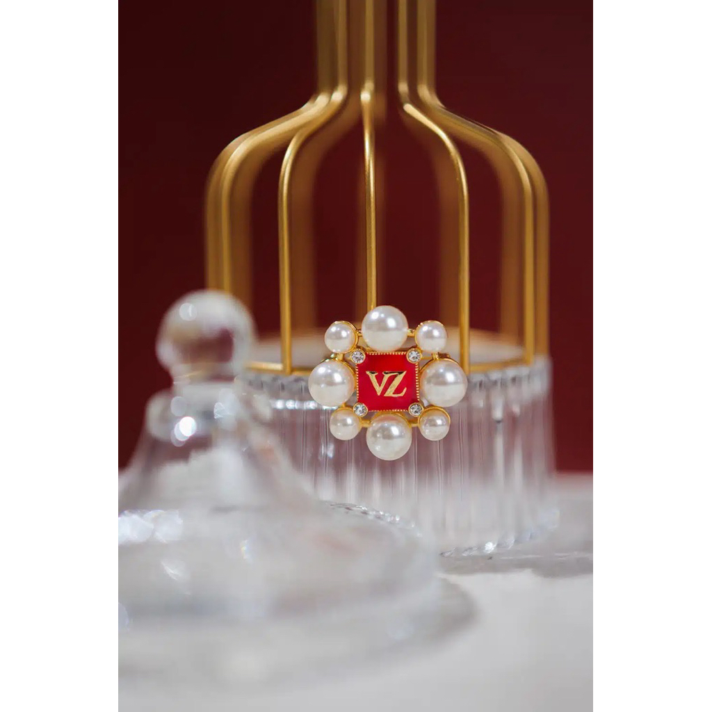 VZ Luxia Brooch – Barbados Cherry