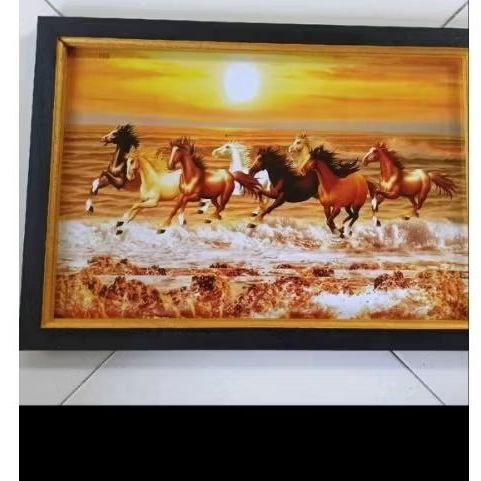 hiasan dinding lukisan cetak kuda 8 berlari plus bingkai ukuran 65 x45cm