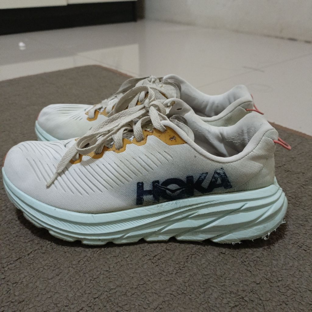 Preloved HOKA Rincon 3 Ukuran 40 sepatu lari/running