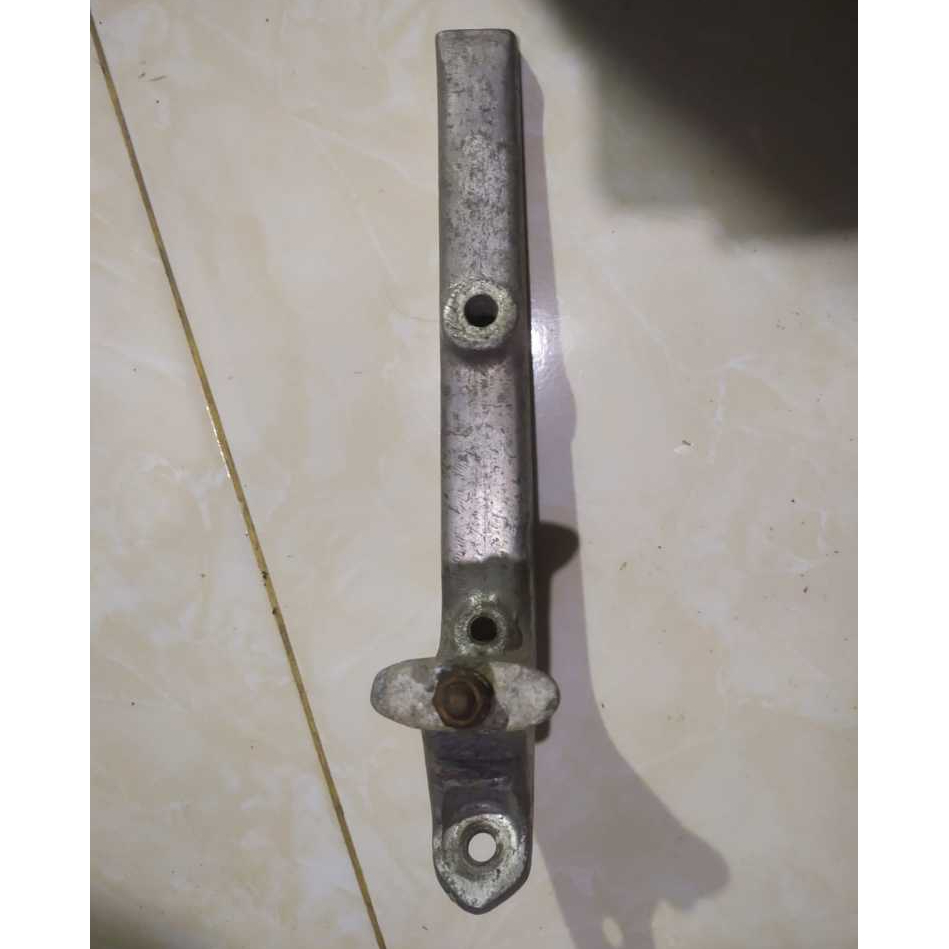 tiang ban serep R10 bajaj deluxe original