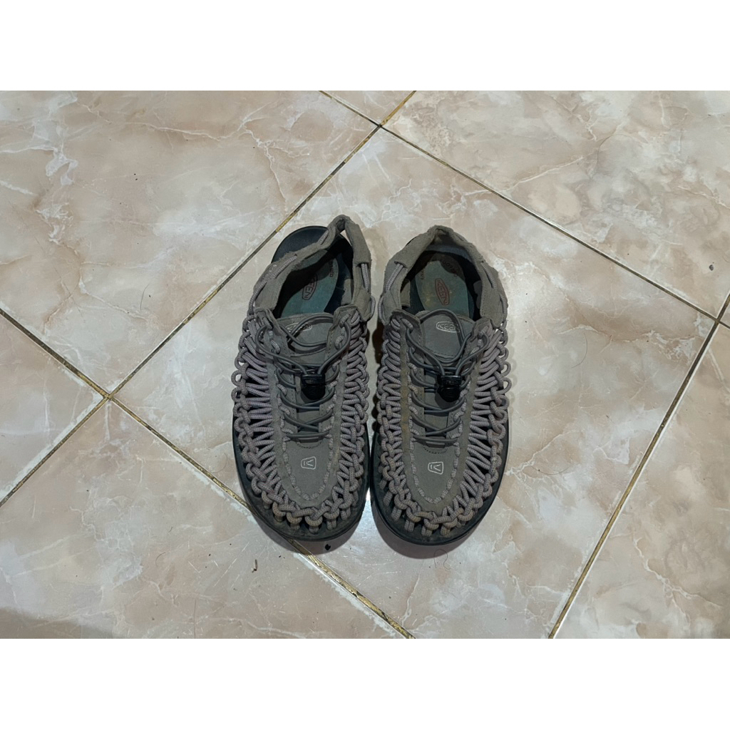 Sendal keen size 42