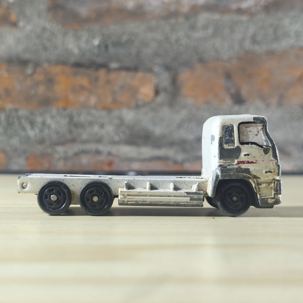 Tomica Isuzu Giga - Loose Vintage