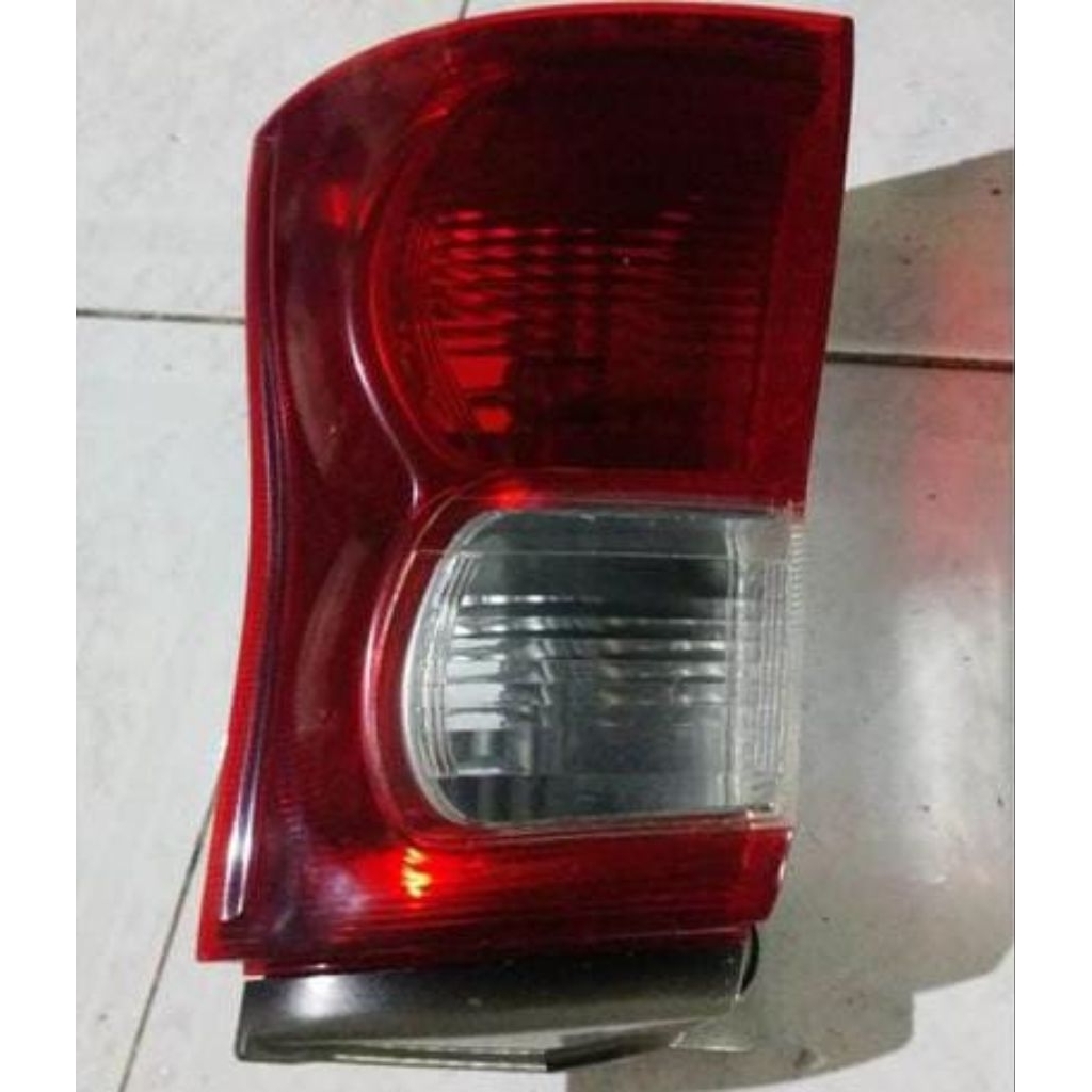 stoplamp daihatsu luxio kanan 2009_2015 copotan original