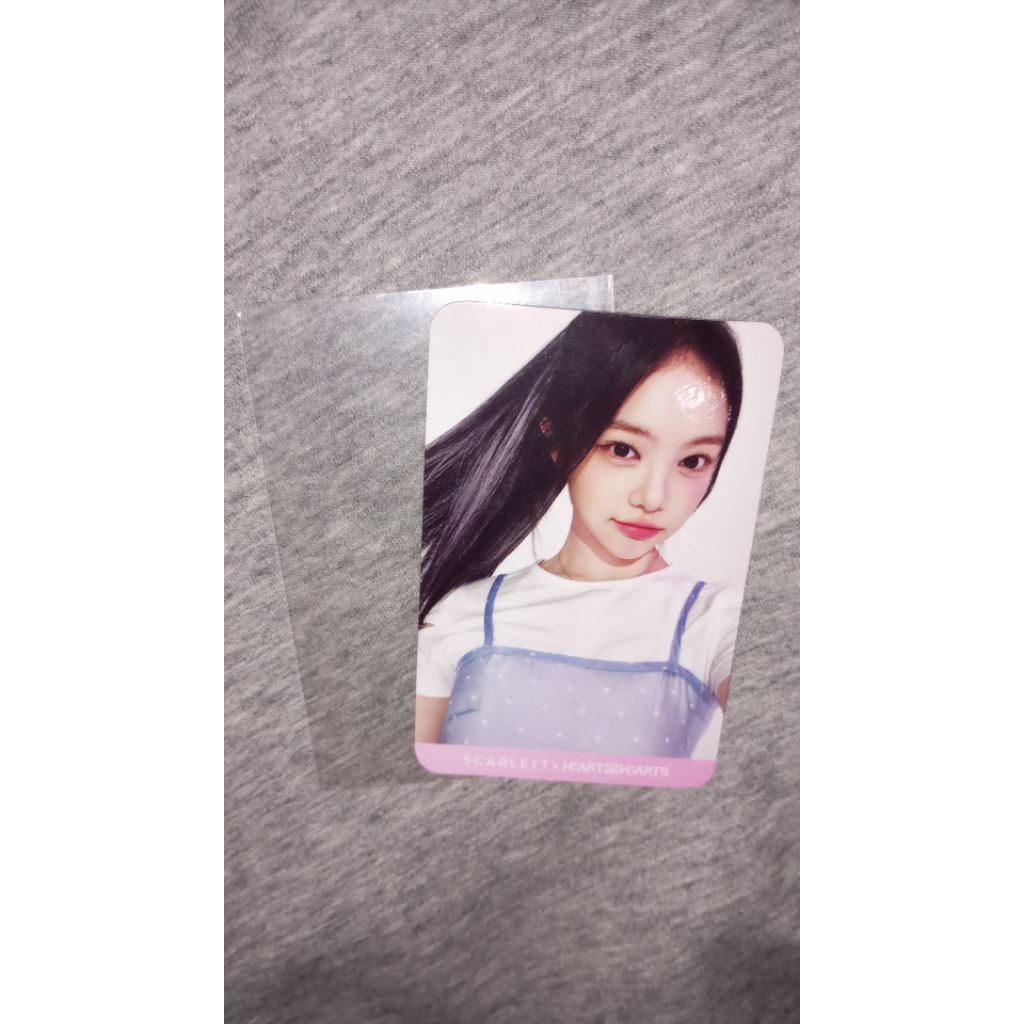 (WTS) photocard official Hearts2Hearts bnb scarlett