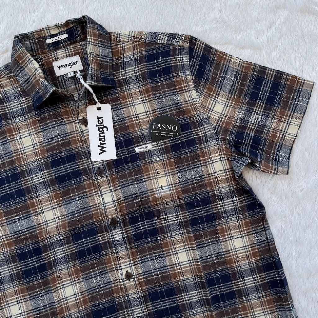 [NEW & ORIGINAL] ORIGINAL Wrangler FLANEL SS Shirt " Slim fit ", 1 Pocket.Color = Brown Navy. C02P25