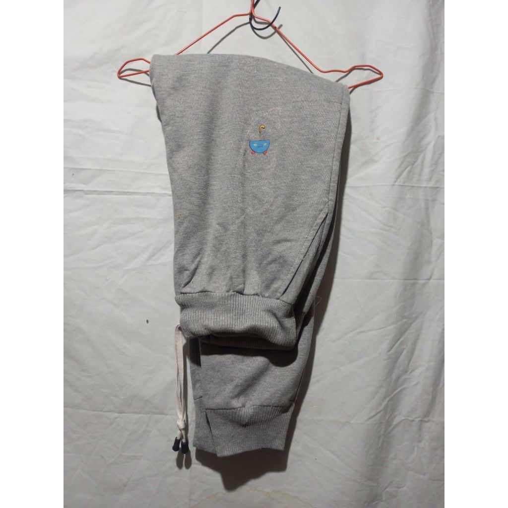 CELANA JOGGER/preloved