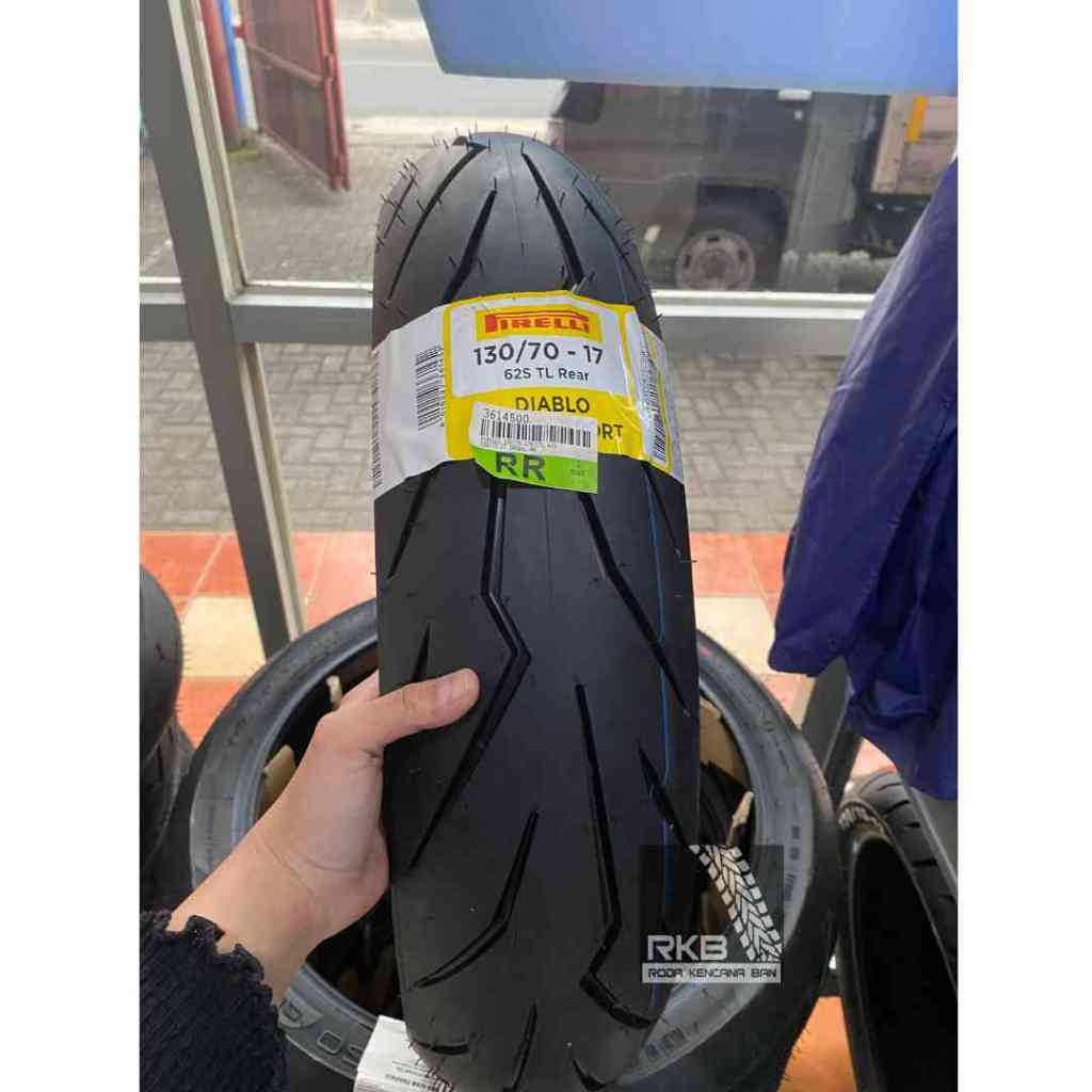 130/70 R17 Ban Motor Pirelli Diablo Rosso Sport