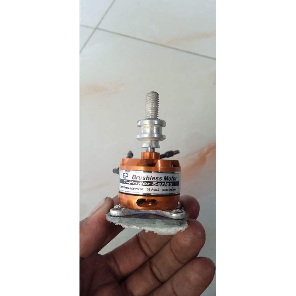 motor brushles dys d 3530/1400 kv bekas pemakaian pesawat rc trainer