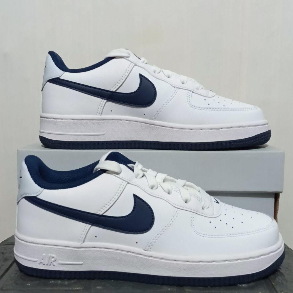 Sepatu Anak  NIKE AIR FORCE 1  White/Midnight navy (FV5948 104)