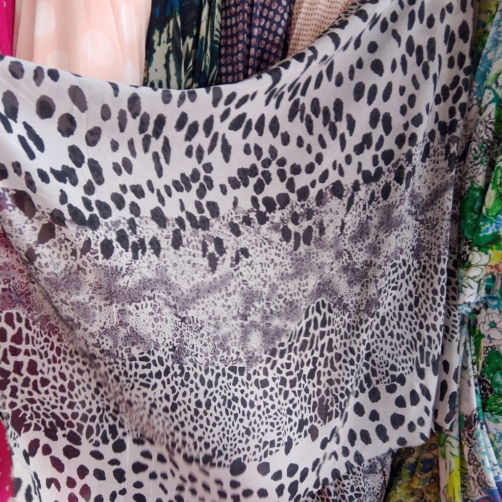 Kain Sifon Sutra Motif Leopard/Macan Tutul Hitam Putih | Animal Print Premium Meteran kyt