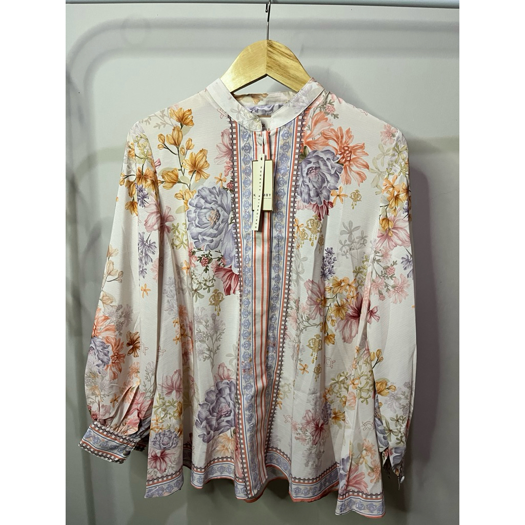 WEARING KLAMBY SAGARA SHIRT