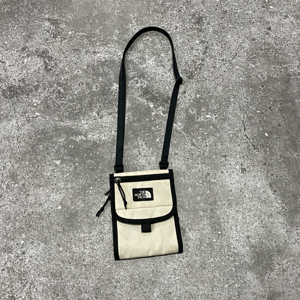 The north face mini sling bag