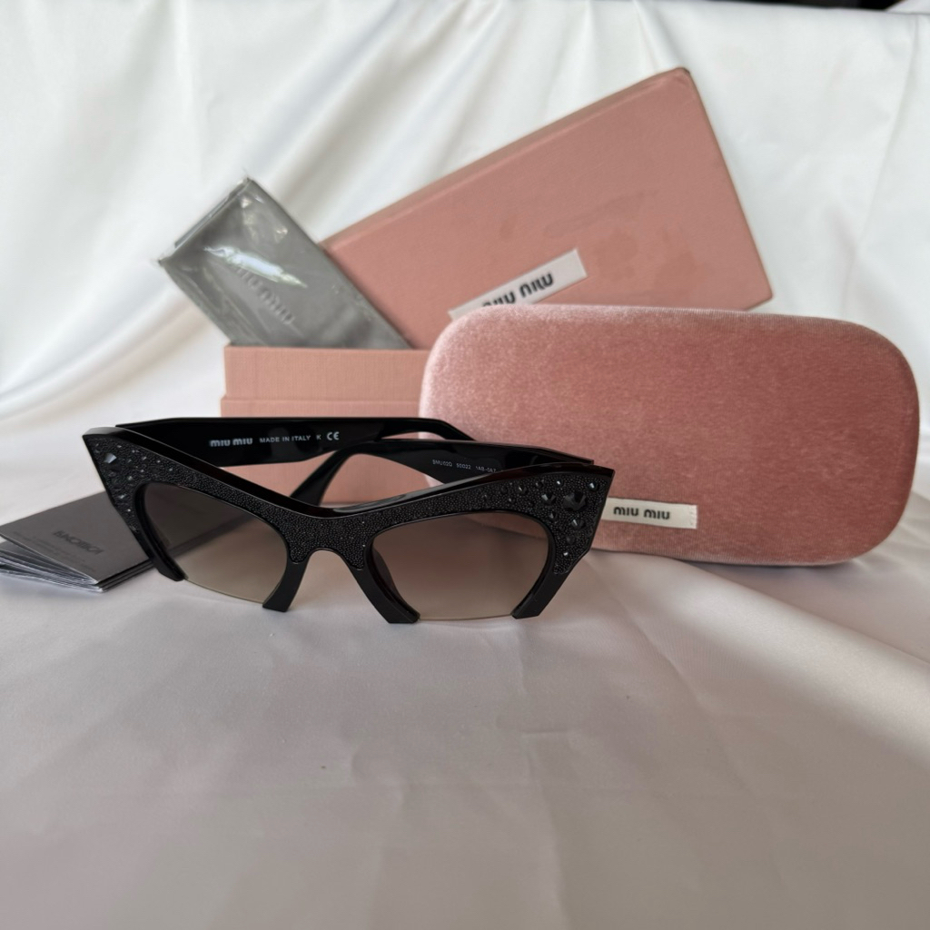 MIU MIU Sunglasses