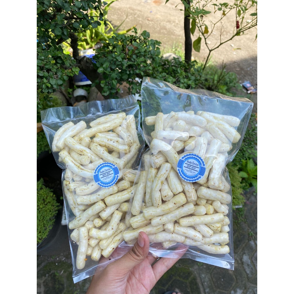 Cemilan napnap. Aneka cemilan kerupuk tongkol sambel ijo