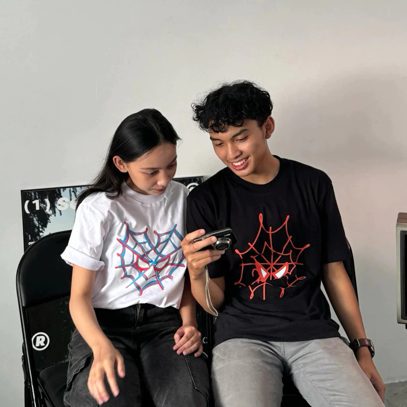 Baju Kaos Couple Spiderman Miles Morales & Gwen Stacy Warna Putih - Kaos Spiderman Couple - Tshirt S