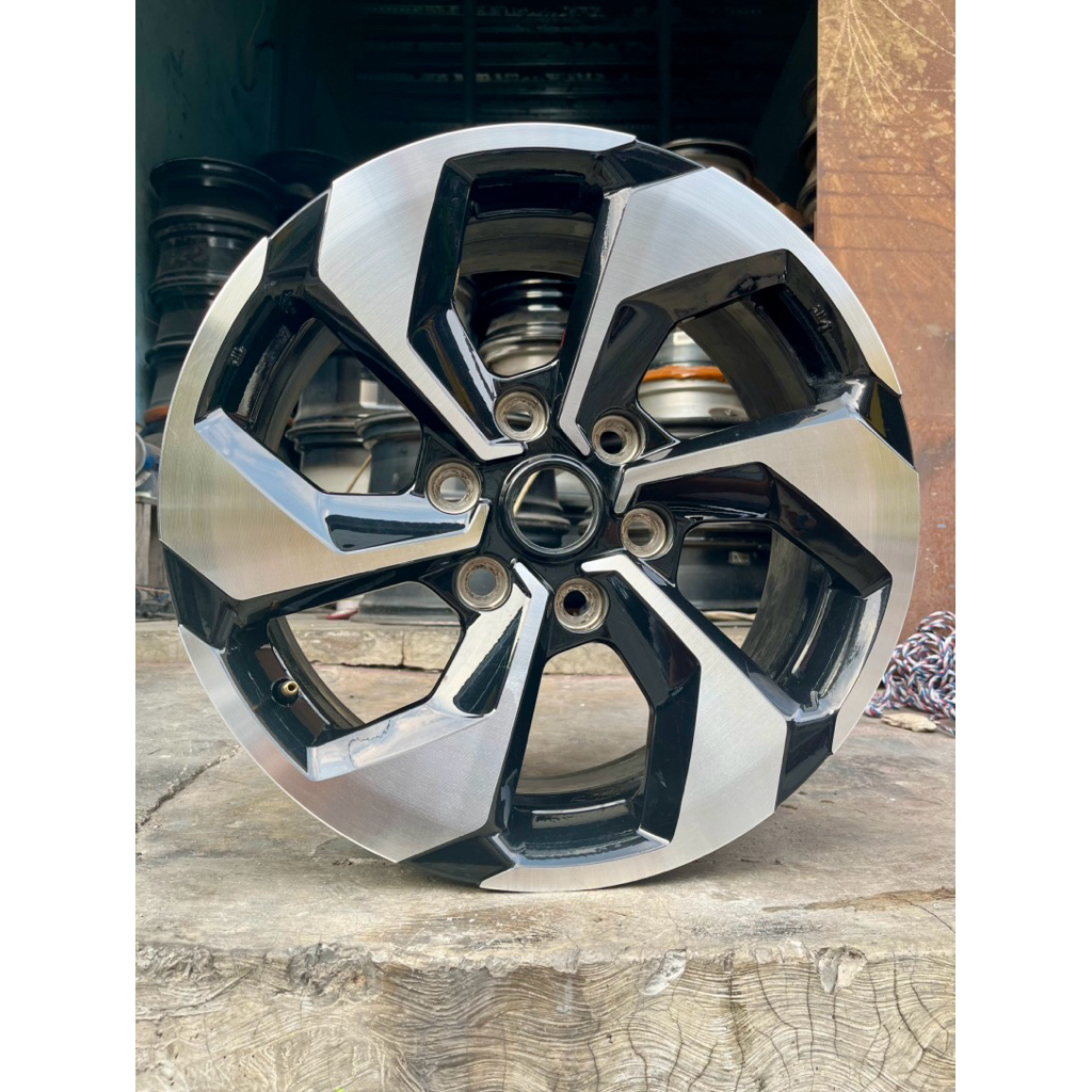 velg serep ori pajero 2025 R18 PCD 6/139 kondisi bekas masih bagus